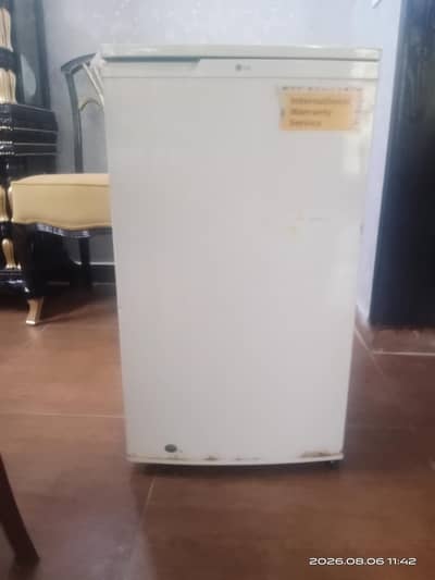 LG Mini Refrigerator 79E01270 – Good Working Condition
