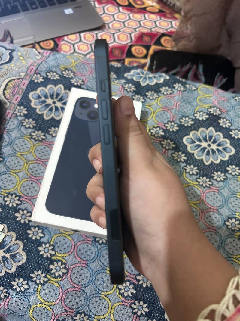 Apple iPhone 13 4