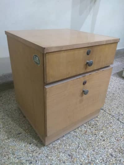Wow! Get Two Heavy Custom Created Side Tables In Just 20,000 Only!
