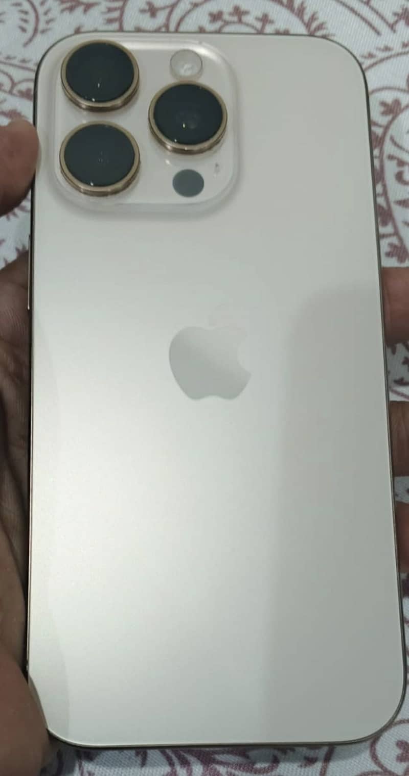 Apple iPhone 16 Pro 0