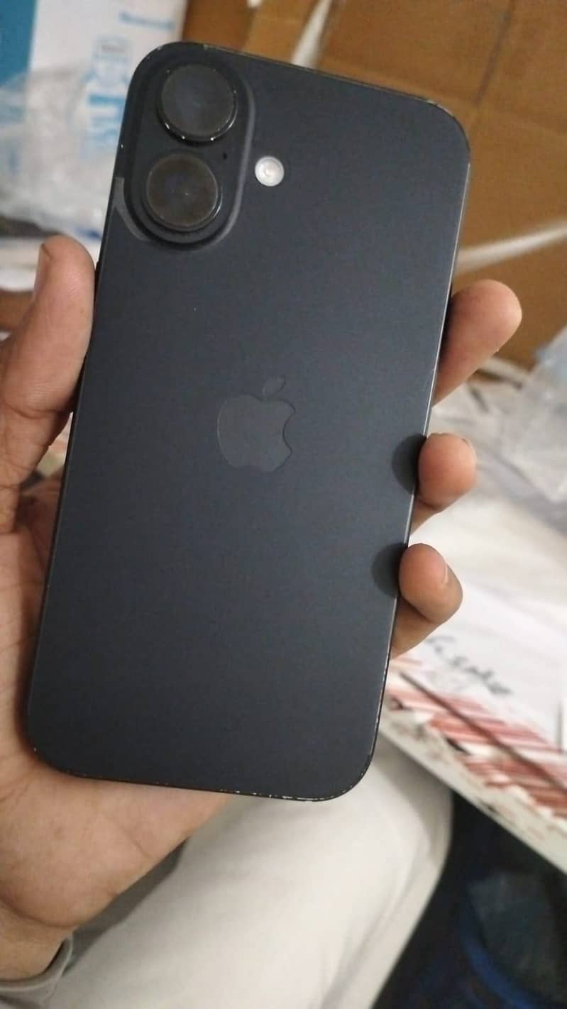 Apple iPhone 16 3
