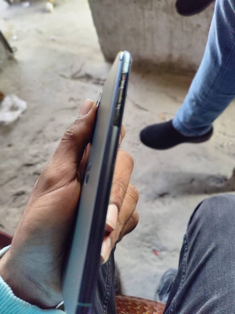 Apple iPhone 11 Pro Max 0