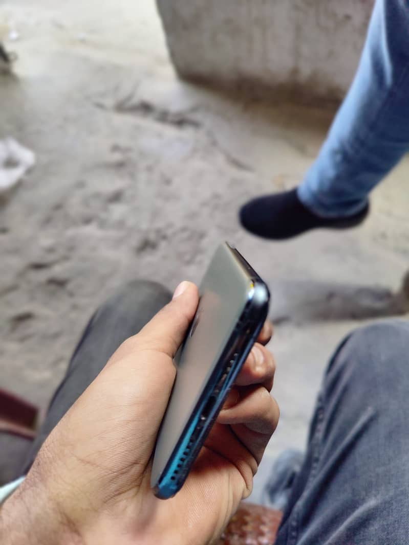 Apple iPhone 11 Pro Max 2