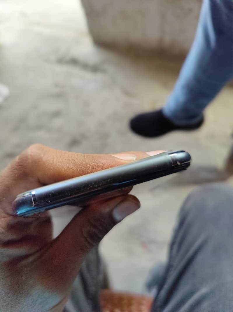 Apple iPhone 11 Pro Max 4