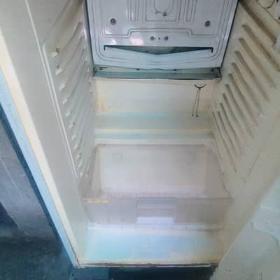 I sale my used refrigerator condition 10 by 10 only buyer can contant