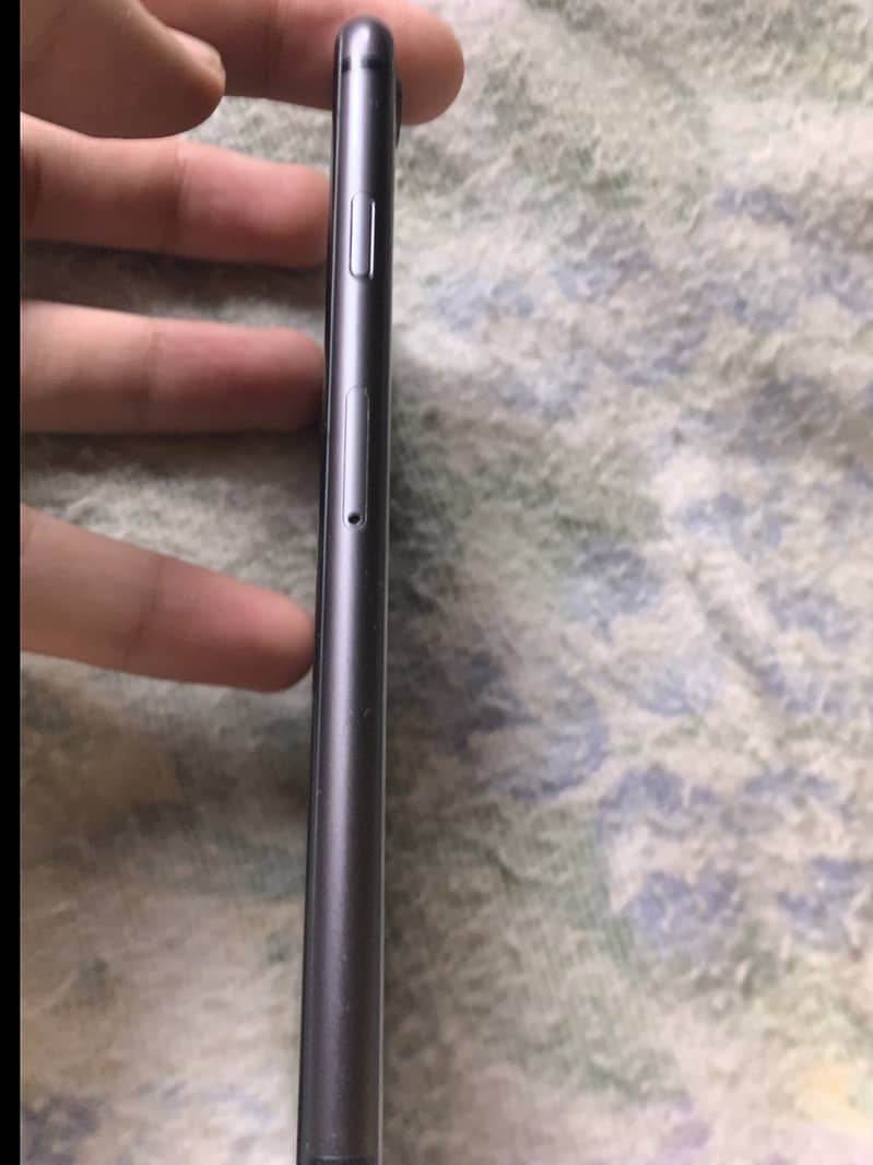 Apple iPhone 8 4