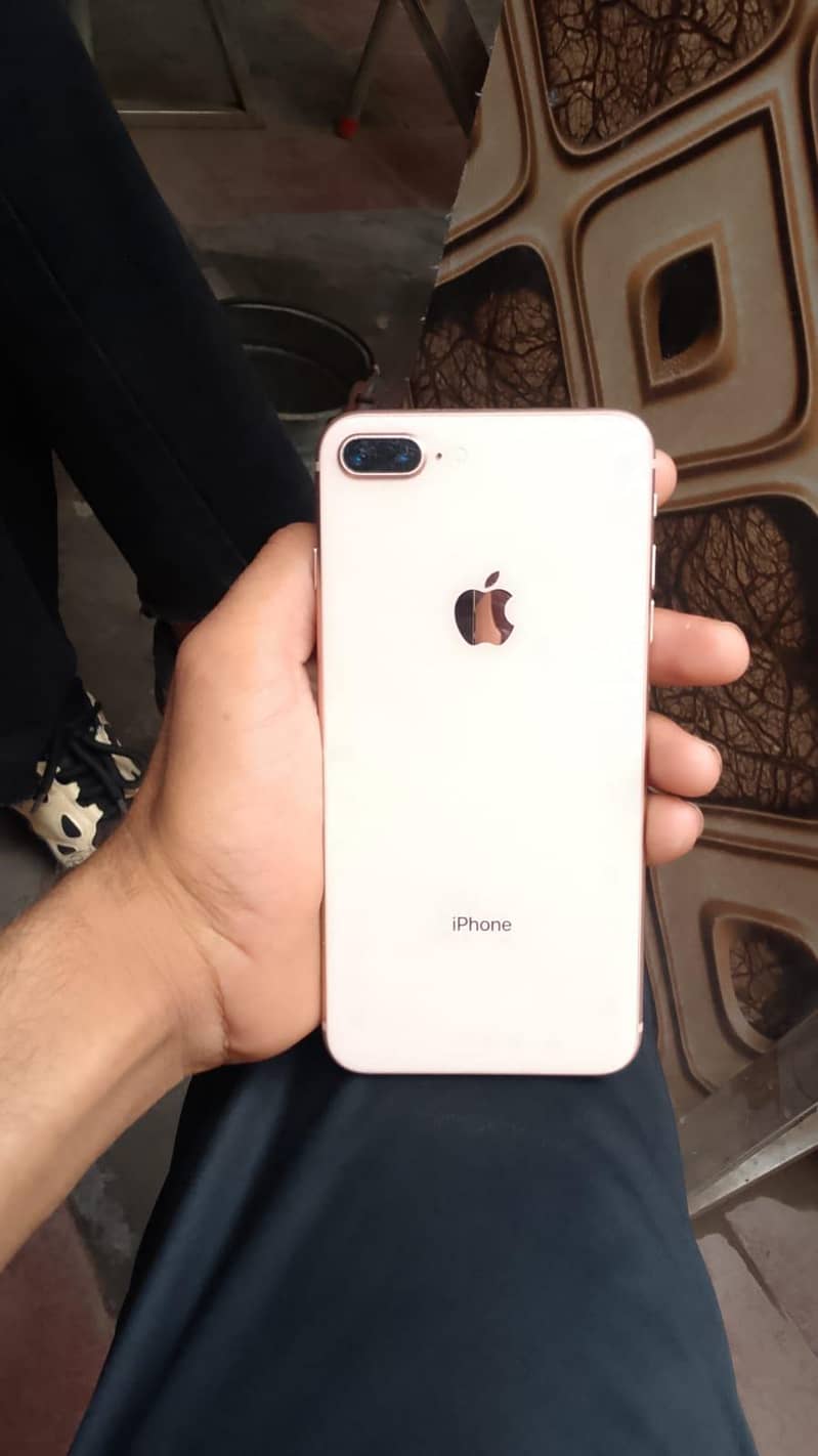 Apple iPhone 8 Plus 1