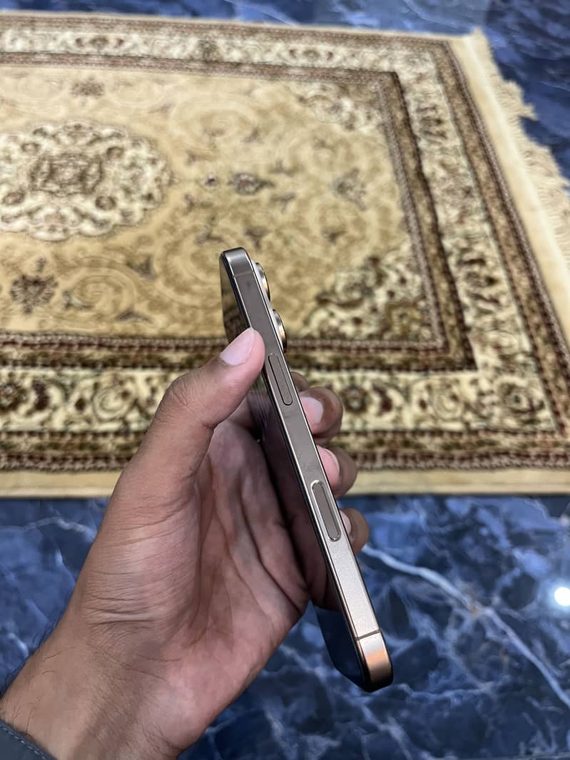Apple iPhone 16 Pro jv 1