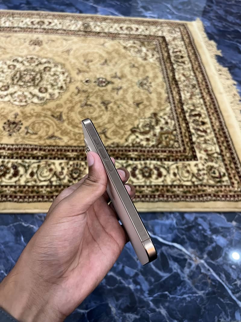 Apple iPhone 16 Pro jv 3