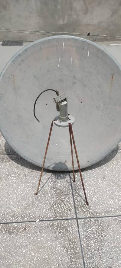 Pakistani and Indian Channel Dish with Receiver
