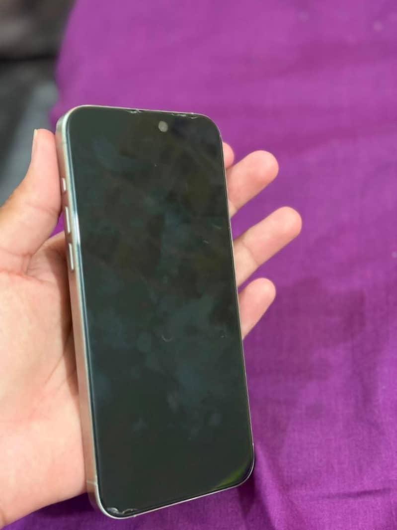 Apple iPhone 15 Pro Max 4
