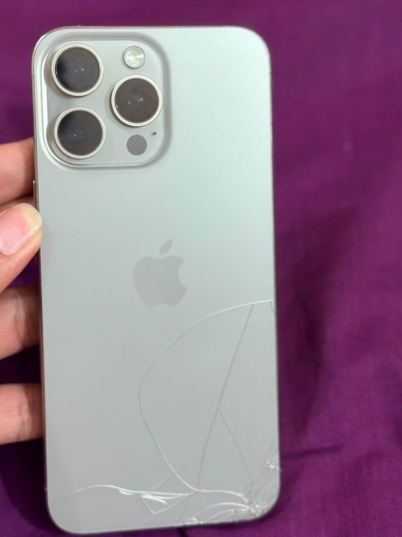 Apple iPhone 15 Pro Max 5