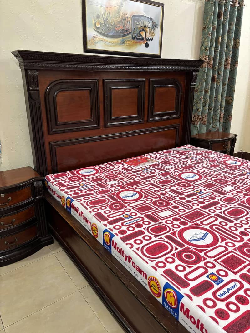 Solid Wood King Size Bed Set with Dressing Table, Stool & Side Tables 2