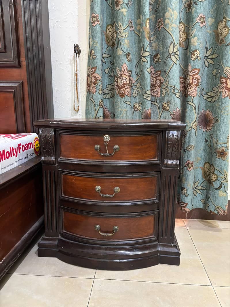 Solid Wood King Size Bed Set with Dressing Table, Stool & Side Tables 3
