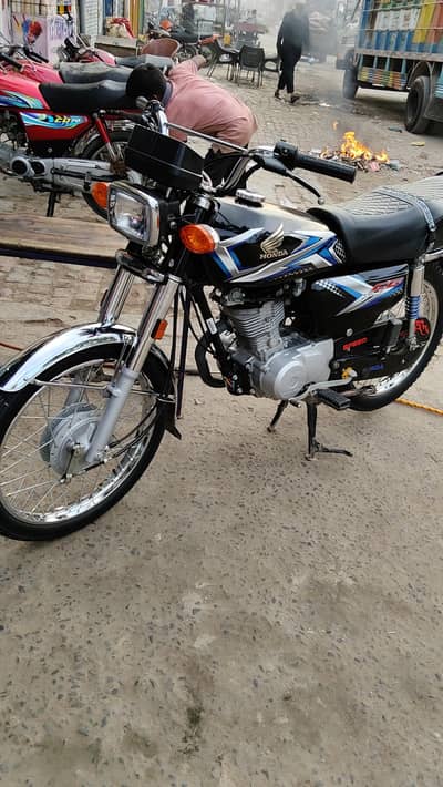 cg 125 total original argent seel apl 4