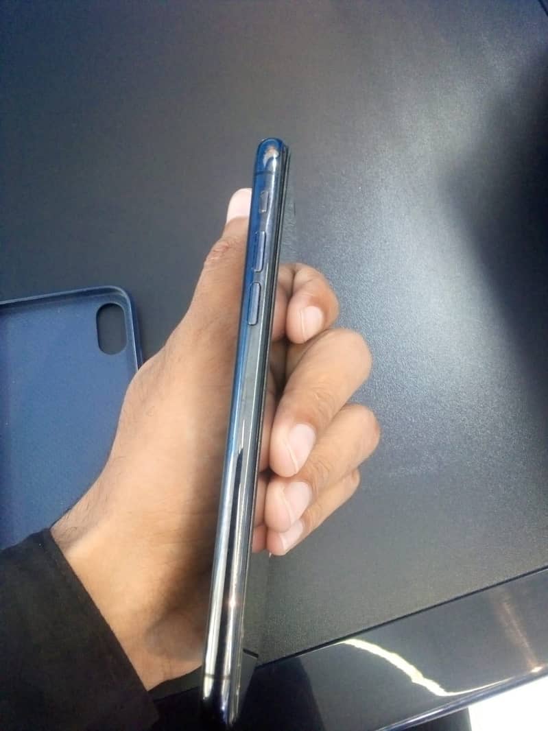 Apple iPhone X 3