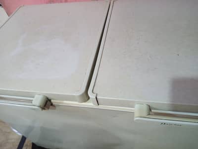 Dawlance deep freezer