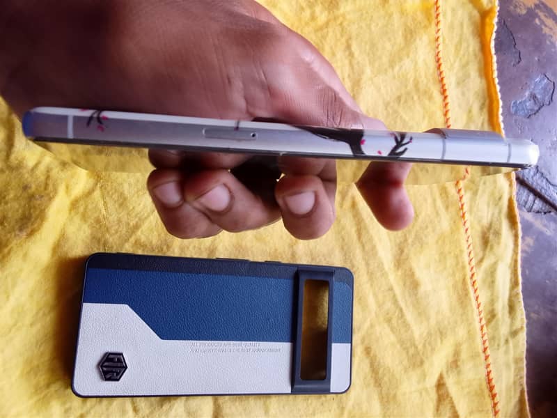 Google Pixel 7 4