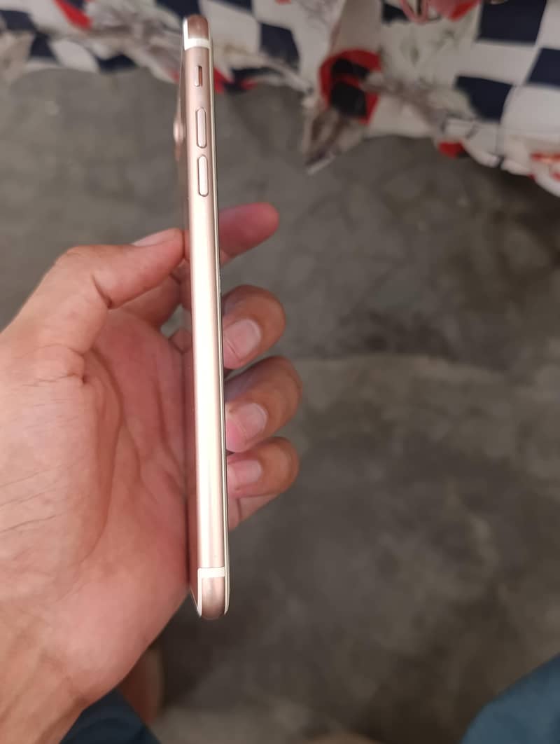 Apple iPhone 7 Plus 3