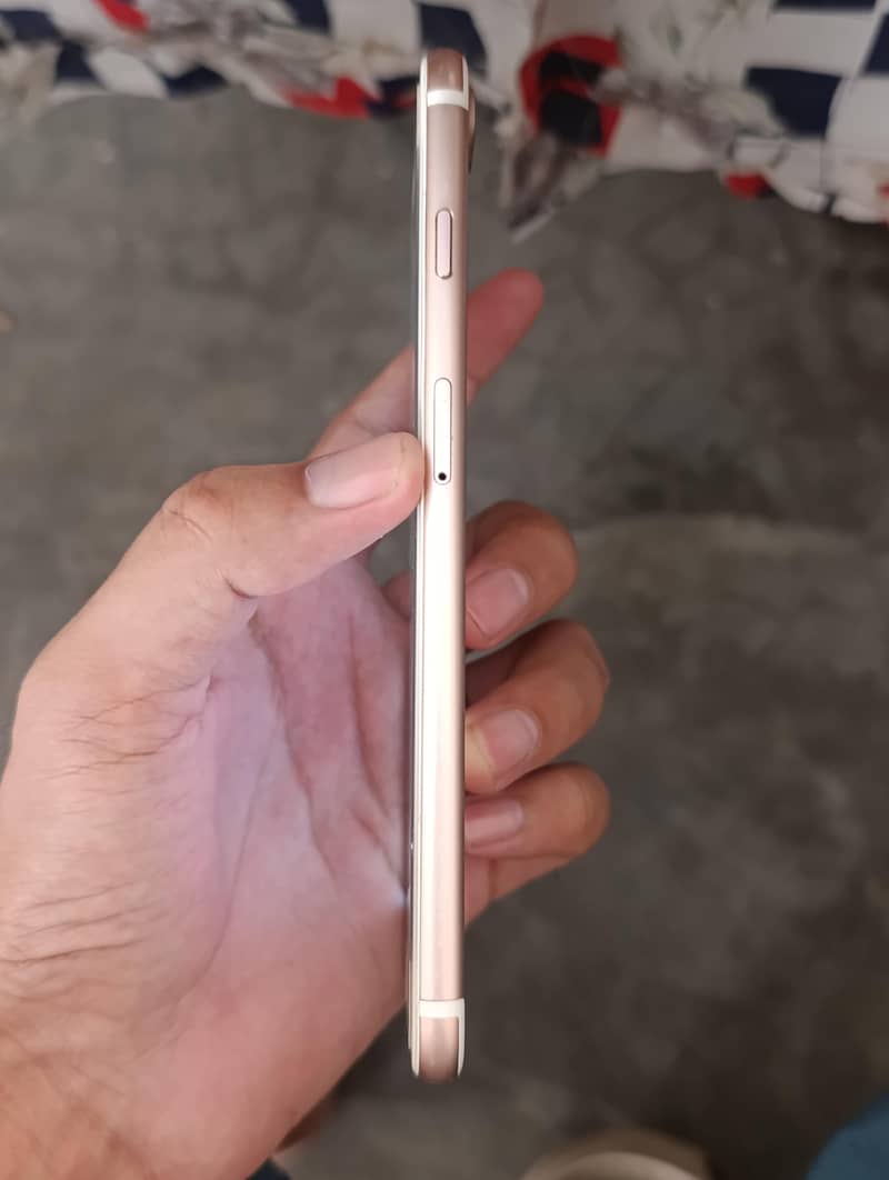 Apple iPhone 7 Plus 5