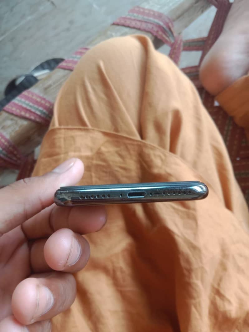 Apple iPhone X 3