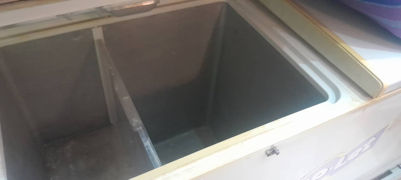 Waves deep freezer 1