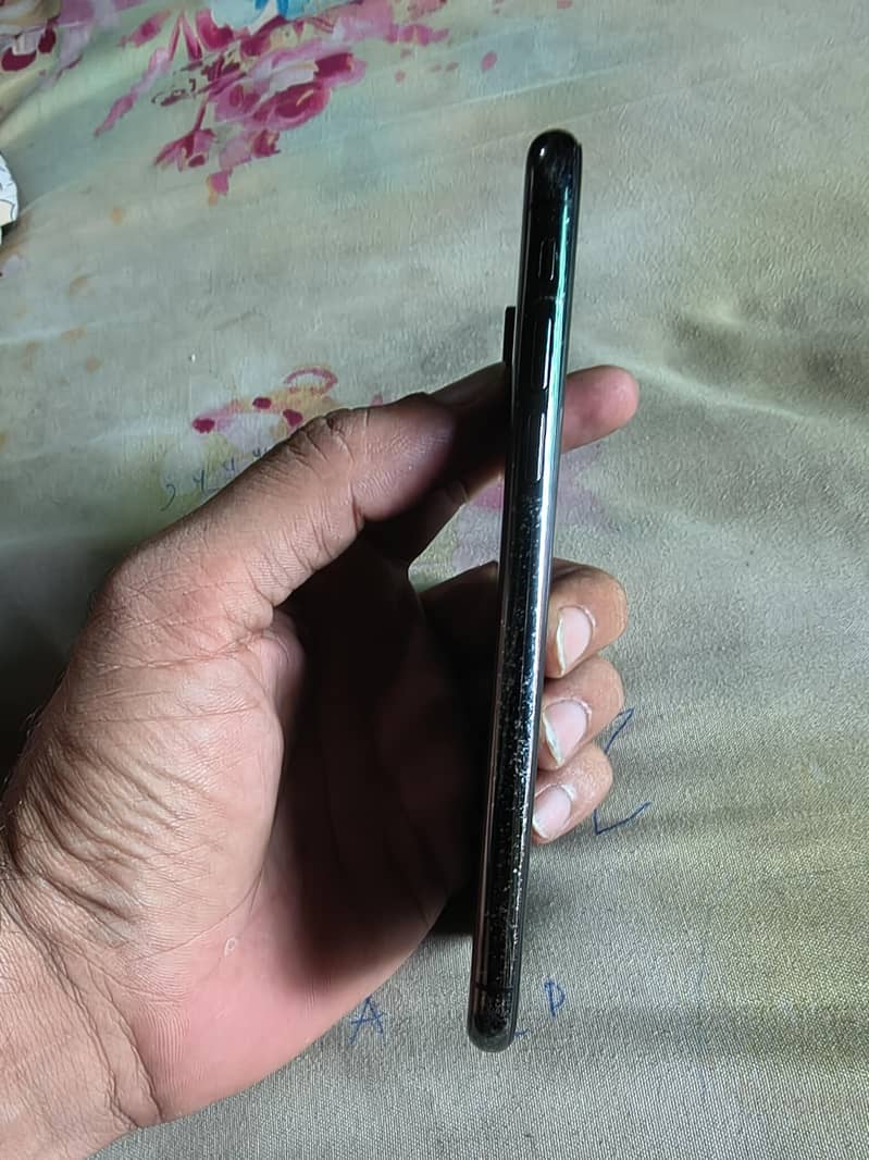 Apple iPhone X 4