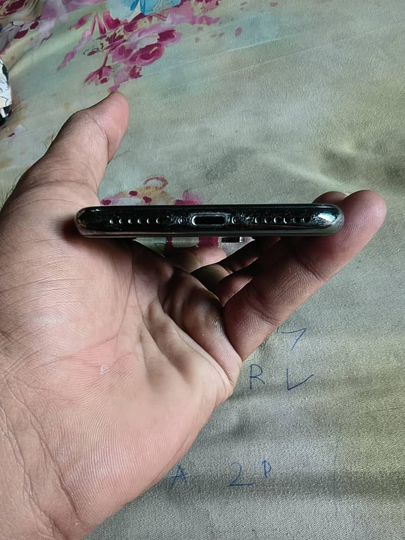 Apple iPhone X 5