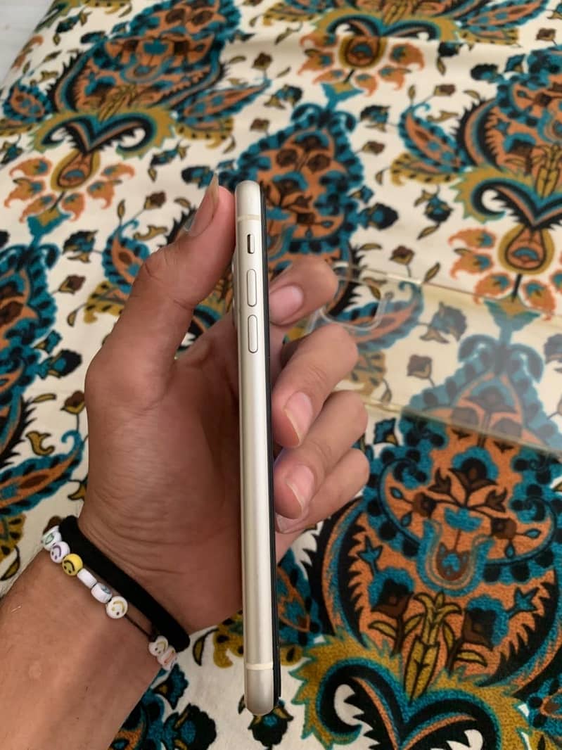 Apple iPhone 11 3