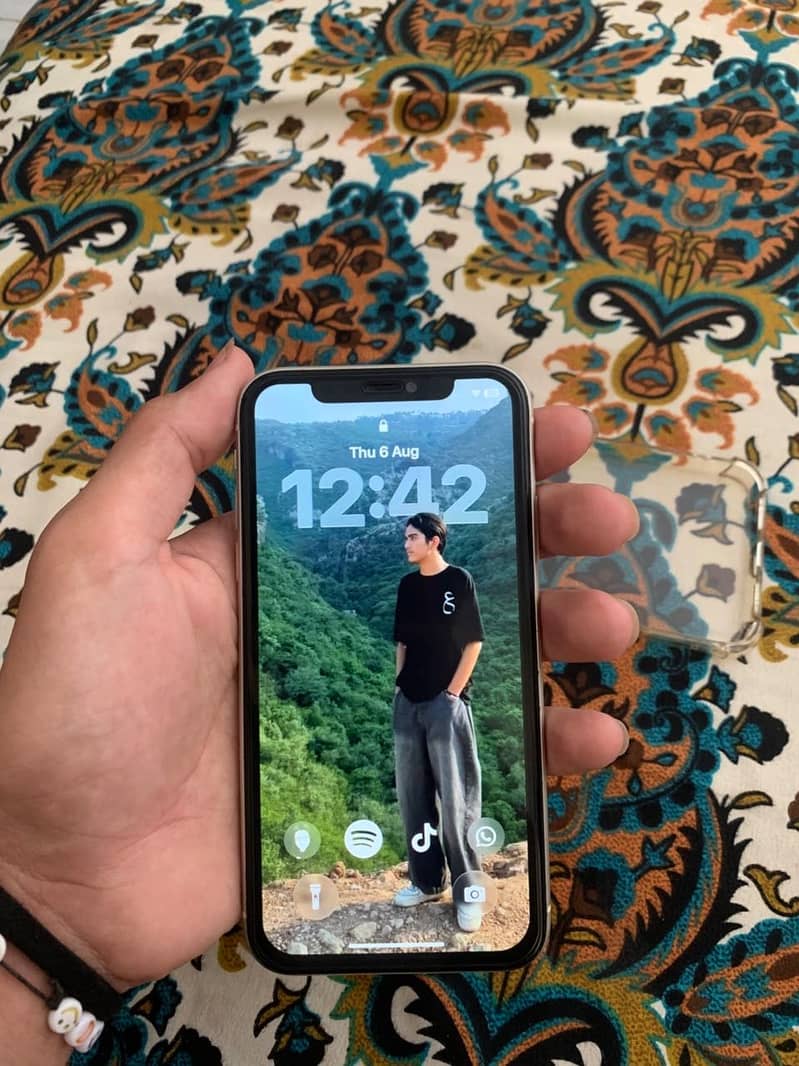 Apple iPhone 11 4