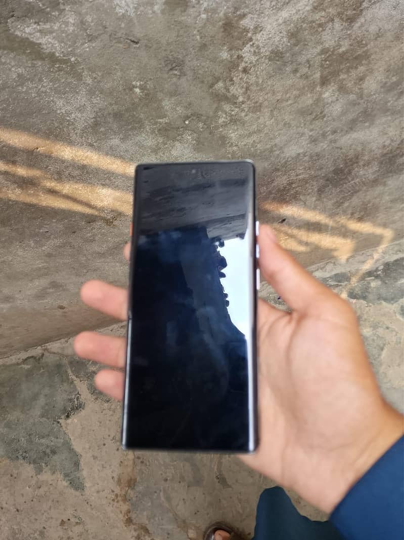 Tecno CAMON 40 Pro 1