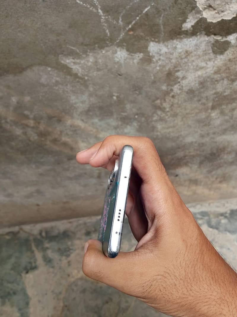 Tecno CAMON 40 Pro 6