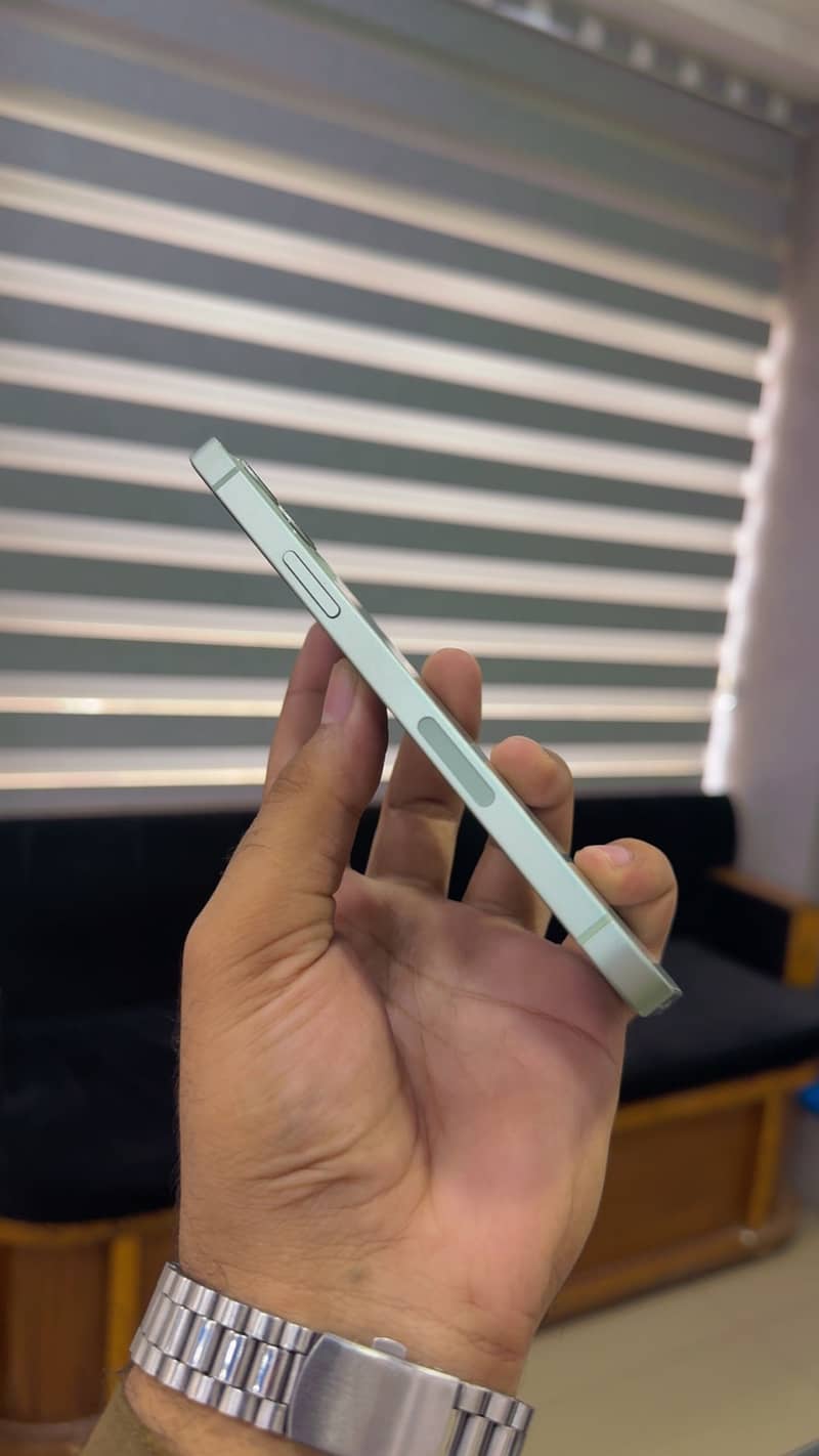 Apple iPhone 12 1