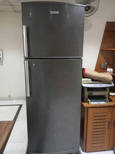 Electrolux 8 Cubic feet refrigerator