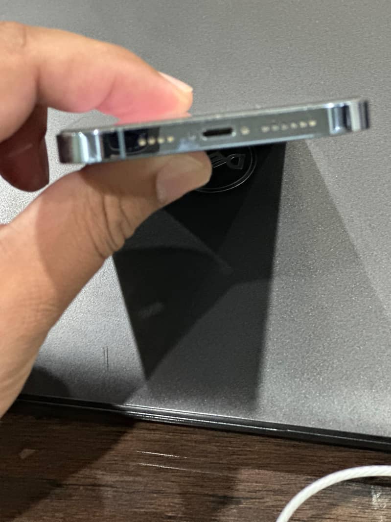 Apple iPhone 13 Pro Max 2