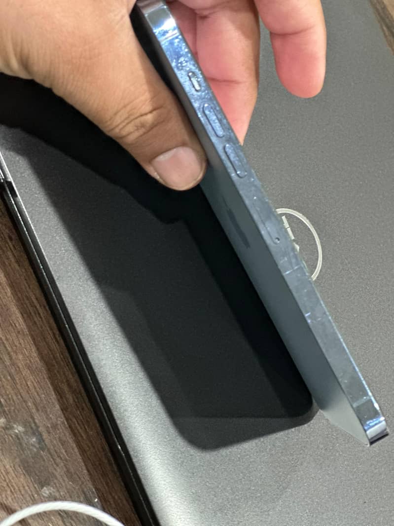 Apple iPhone 13 Pro Max 4