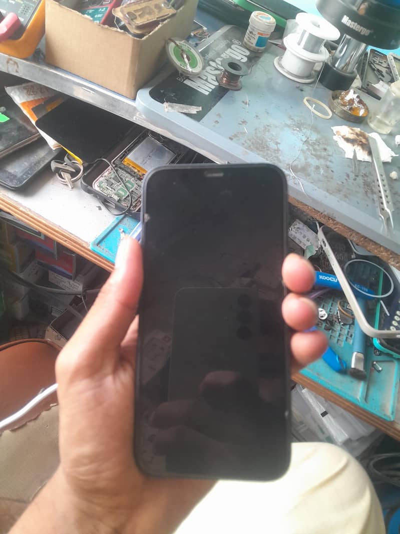 Apple iPhone 12 1