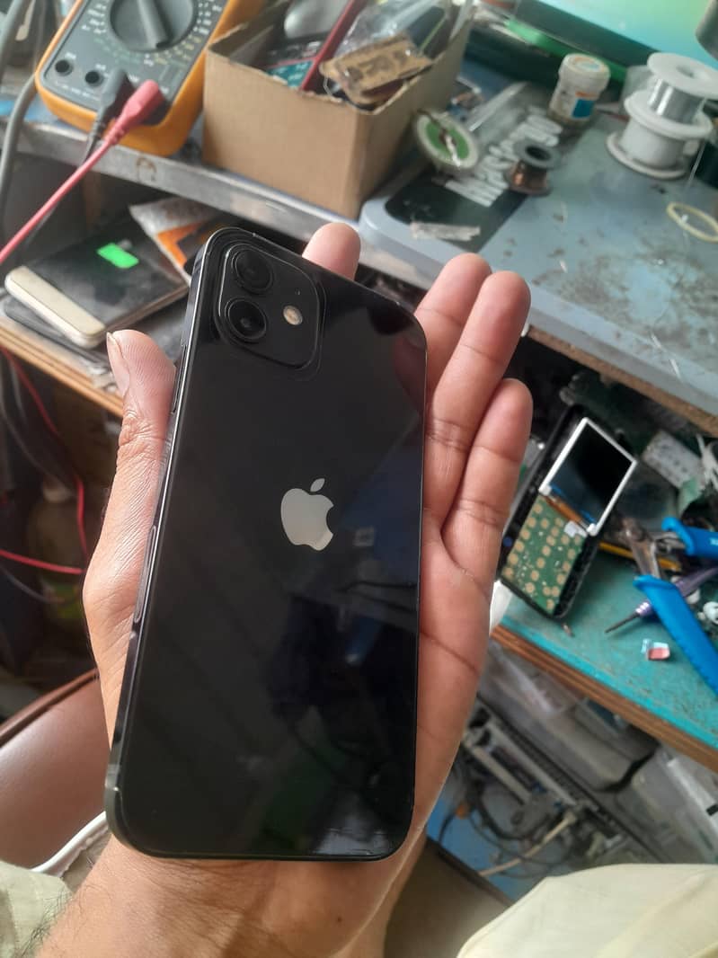 Apple iPhone 12 4