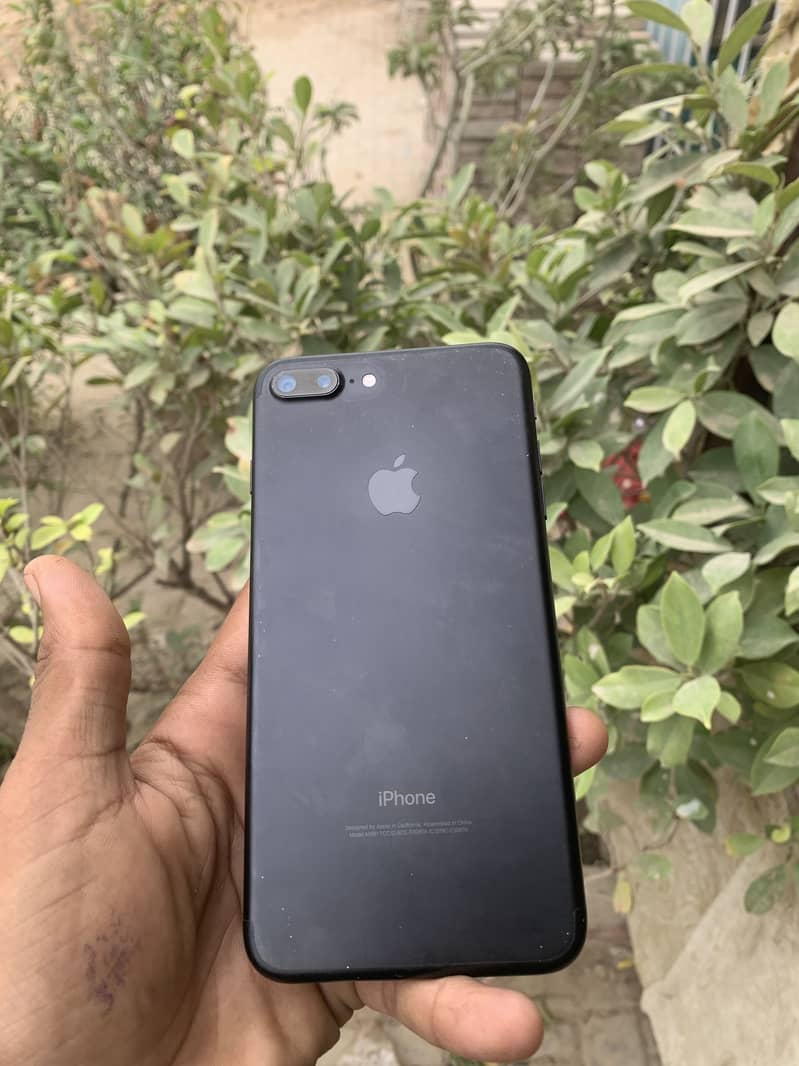 Apple iPhone 7 Plus 1