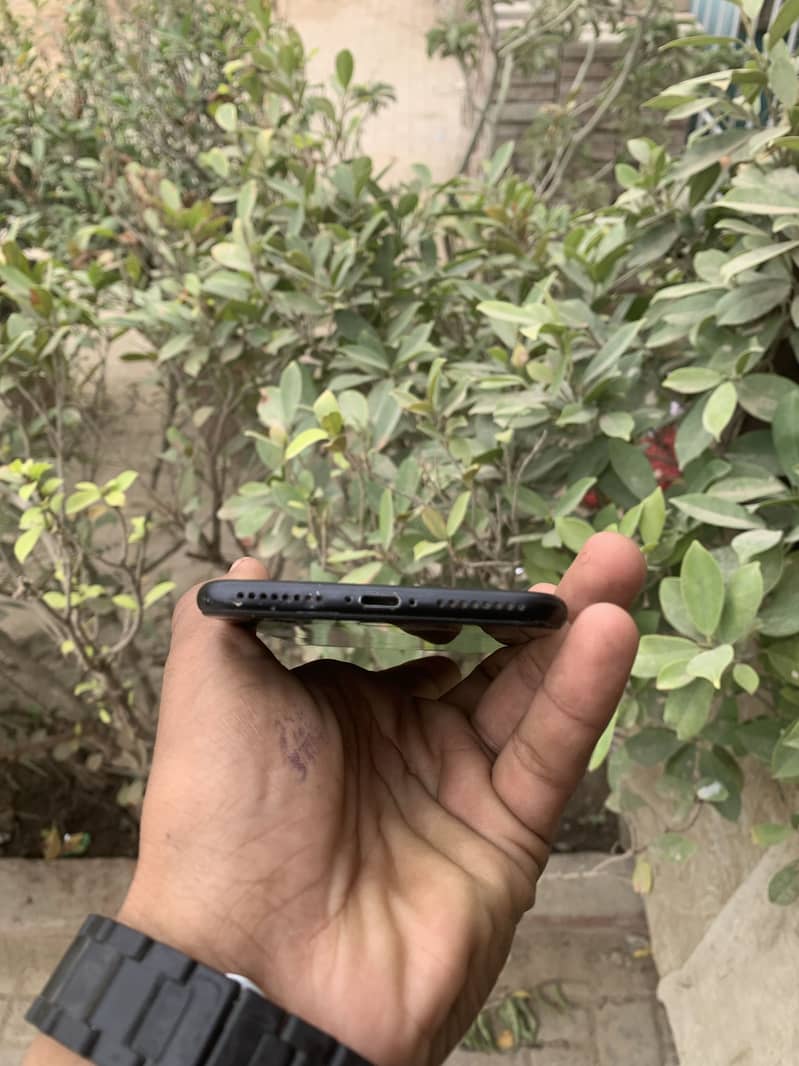 Apple iPhone 7 Plus 3