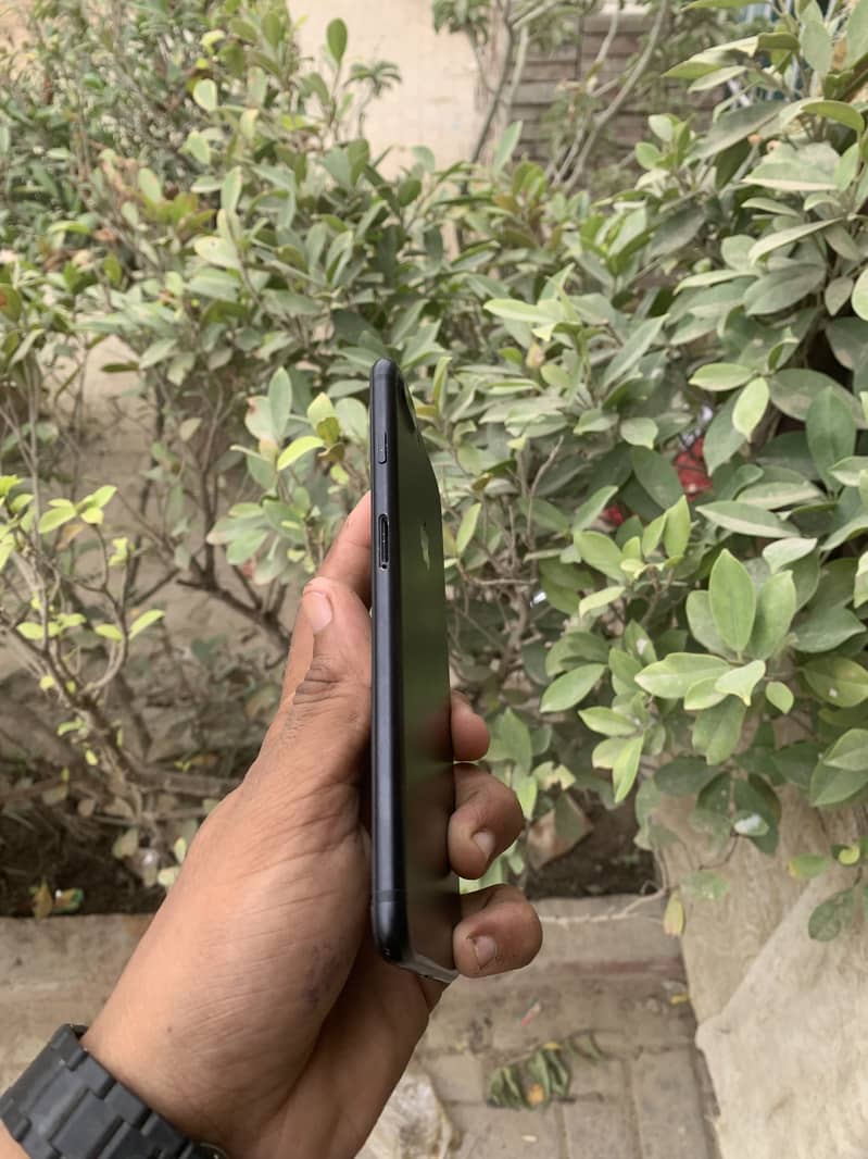 Apple iPhone 7 Plus 5