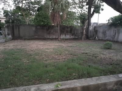 PLOT FOR SALE IN MODEL TOWN