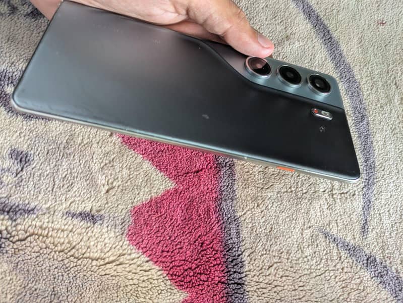 Tecno CAMON 40 Pro 1