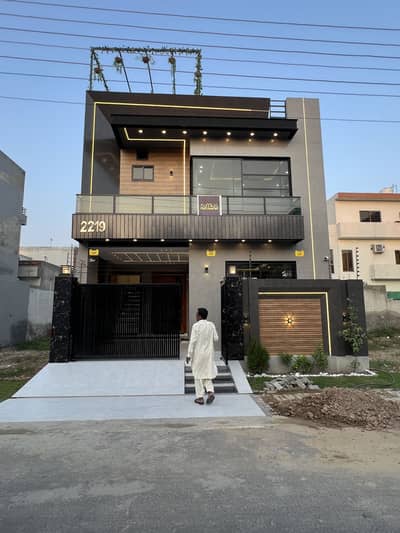 5 Marla Beautiful House For Sale In Central Park Housing Society Lahore
