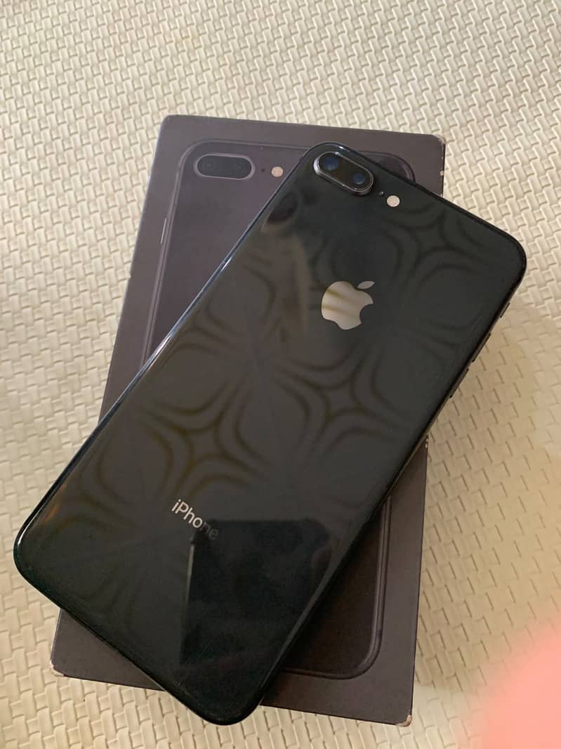 Apple iPhone 8 Plus 1