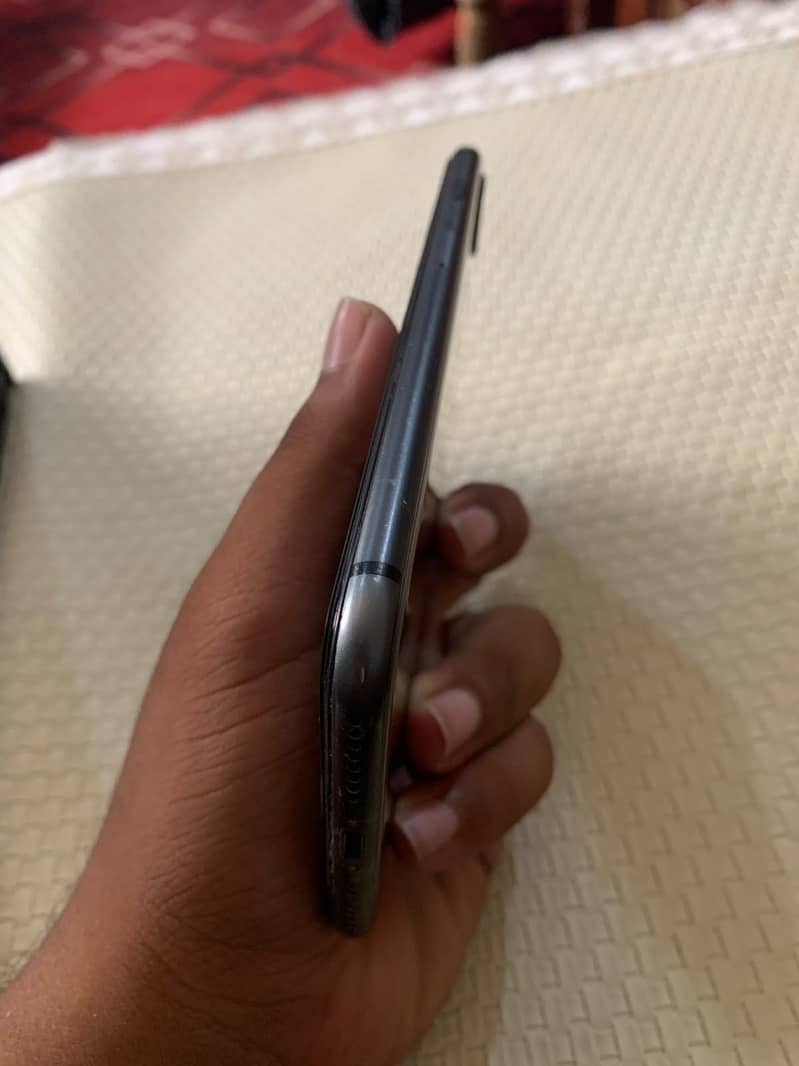 Apple iPhone 8 Plus 3