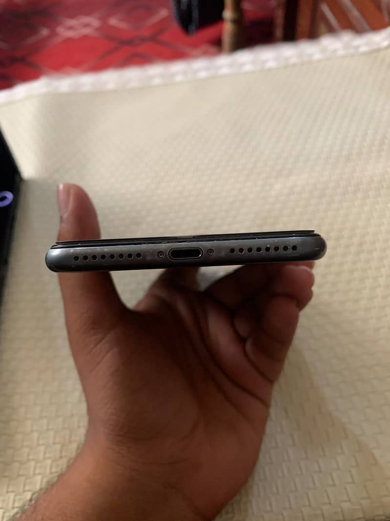 Apple iPhone 8 Plus 9