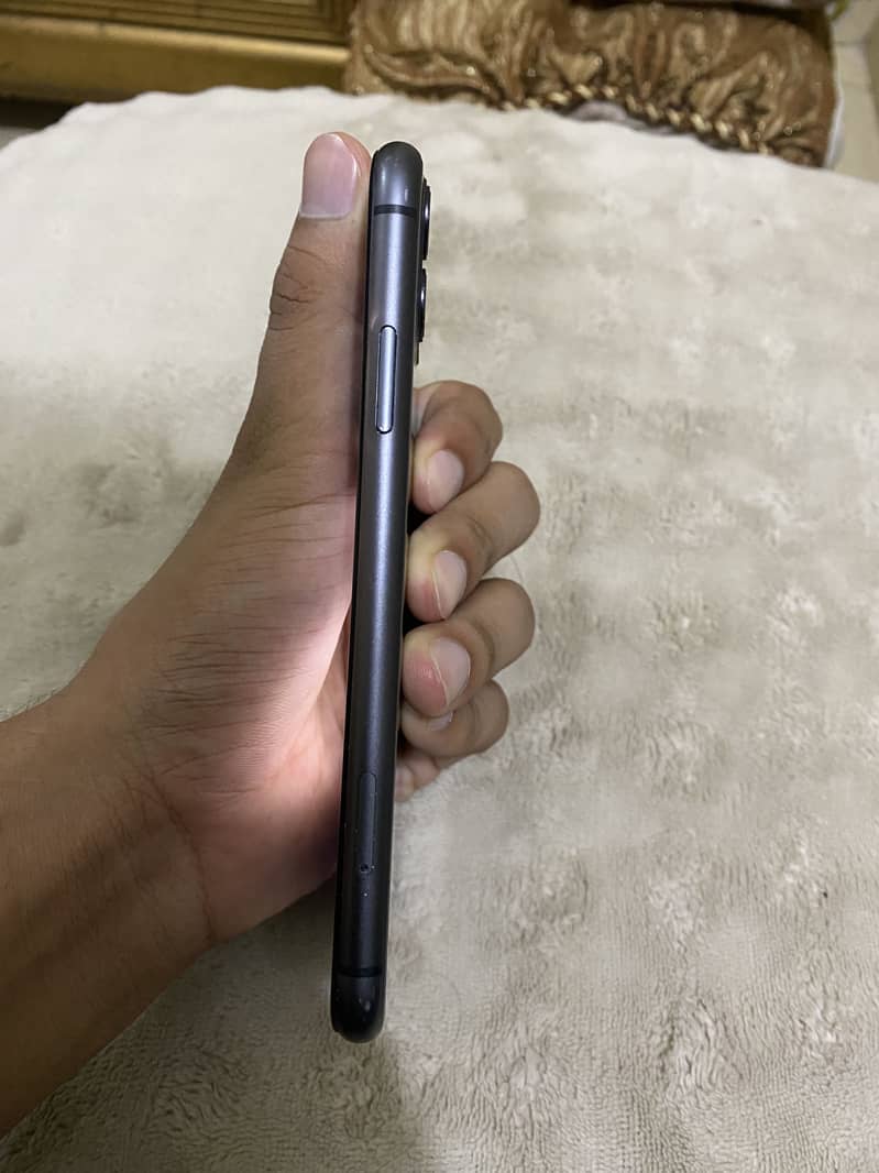 IPHONE 11 4