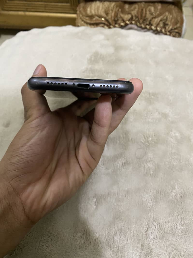 IPHONE 11 5