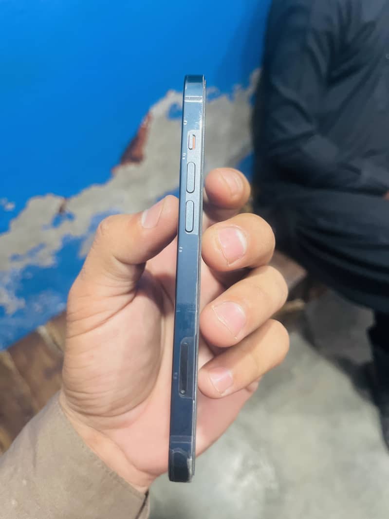 Apple iPhone 13 4